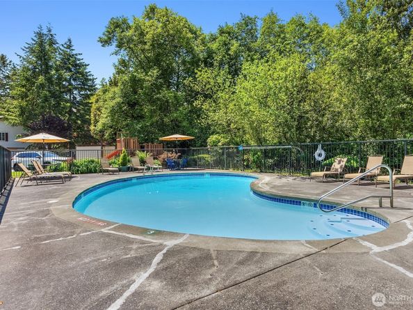 15600 116th Avenue NE E4, Bothell WA 98011