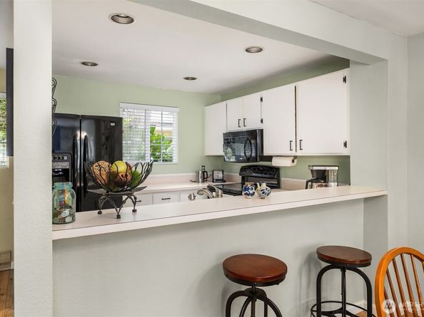 15600 116th Avenue NE E4, Bothell WA 98011