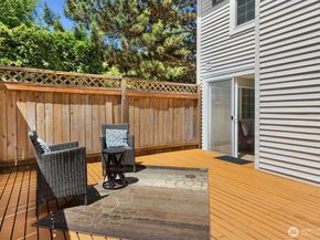 15600 116th Avenue NE E4, Bothell WA 98011