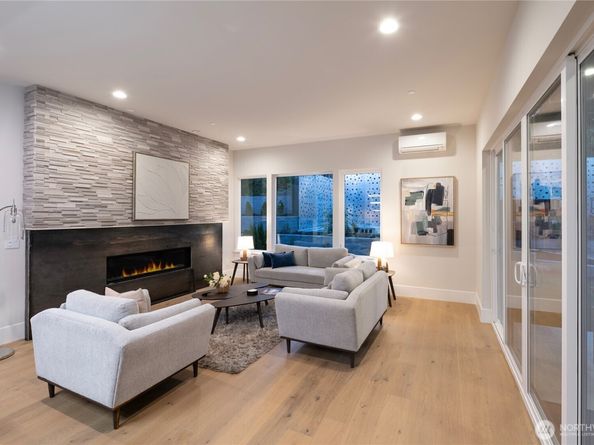 11888 SE 5th Street, Bellevue WA 98005