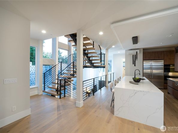 11888 SE 5th Street, Bellevue WA 98005