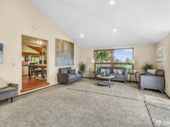 16901 SE 45th Street, Bellevue WA 98006