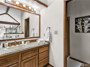16901 SE 45th Street, Bellevue WA 98006