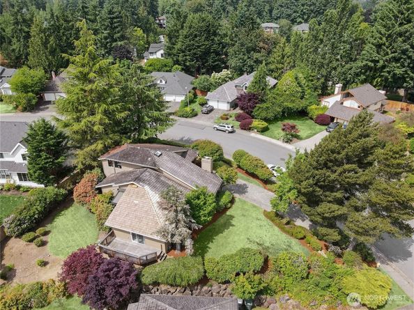 16901 SE 45th Street, Bellevue WA 98006