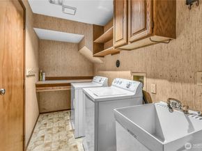 16901 SE 45th Street, Bellevue WA 98006