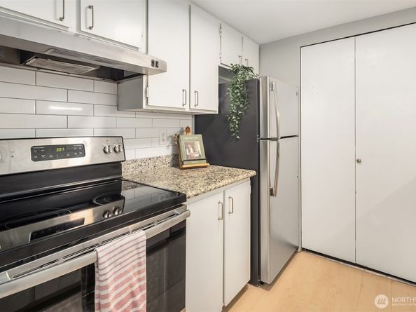 12023 100th Avenue NE C4, Kirkland WA 98034