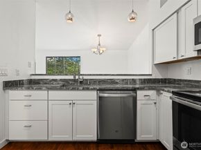 1780 W Sunn Fjord Lane E301, Bremerton WA 98312