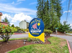 1780 W Sunn Fjord Lane E301, Bremerton WA 98312