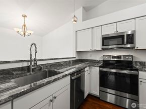 1780 W Sunn Fjord Lane E301, Bremerton WA 98312