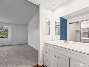 1780 W Sunn Fjord Lane E301, Bremerton WA 98312