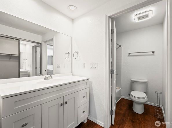1780 W Sunn Fjord Lane E301, Bremerton WA 98312