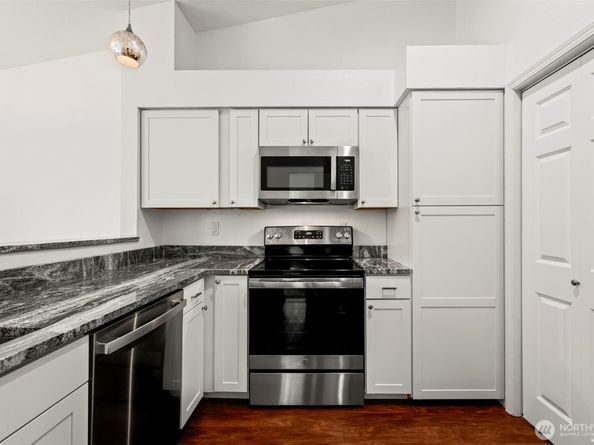 1780 W Sunn Fjord Lane E301, Bremerton WA 98312