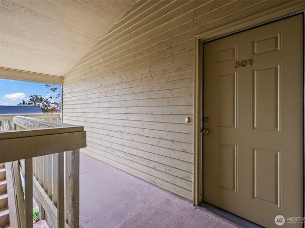1780 W Sunn Fjord Lane E301, Bremerton WA 98312
