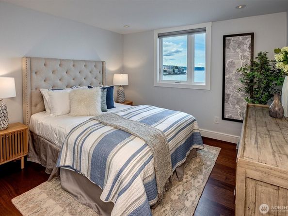 3717 Beach Drive SW 207, Seattle WA 98116