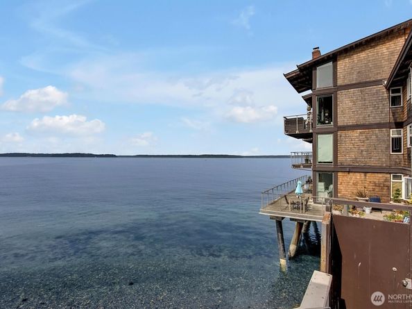 3717 Beach Drive SW 207, Seattle WA 98116