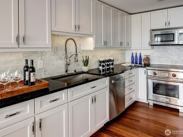 3717 Beach Drive SW 207, Seattle WA 98116