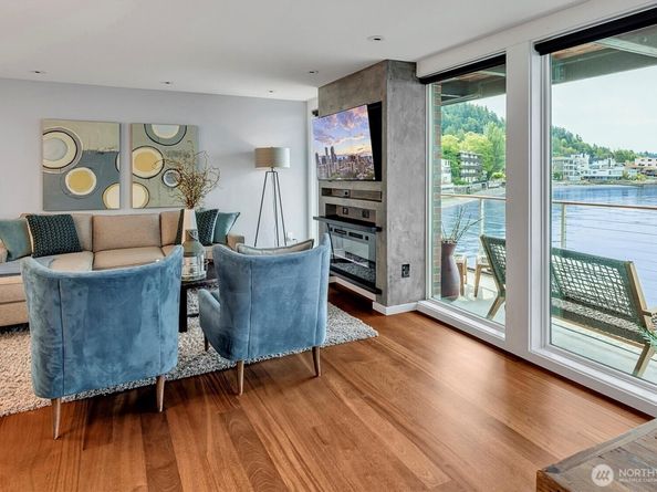 3717 Beach Drive SW 207, Seattle WA 98116