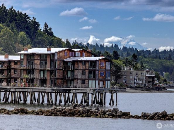 3717 Beach Drive SW 207, Seattle WA 98116