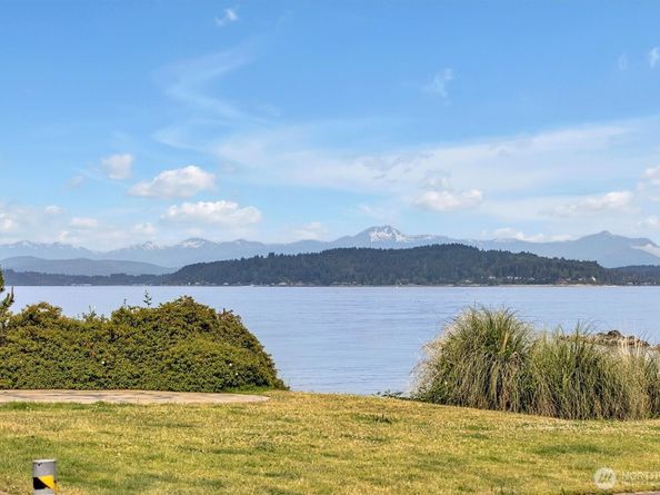3717 Beach Drive SW 207, Seattle WA 98116