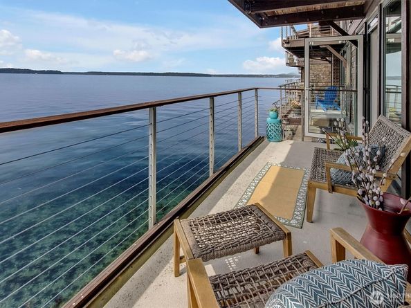 3717 Beach Drive SW 207, Seattle WA 98116