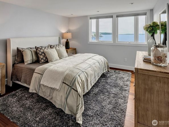 3717 Beach Drive SW 207, Seattle WA 98116