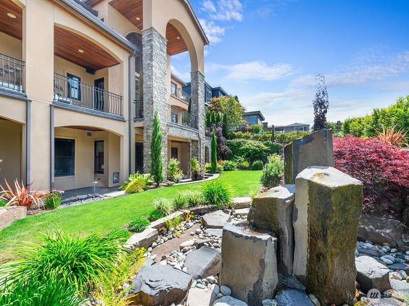 435 8th Avenue W, Kirkland WA 98033