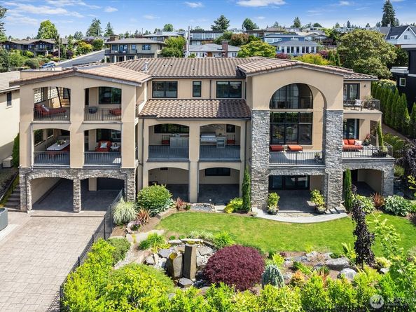 435 8th Avenue W, Kirkland WA 98033