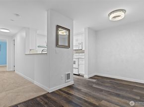 975 Aberdeen Avenue NE G203, Renton WA 98056