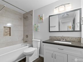 975 Aberdeen Avenue NE G203, Renton WA 98056