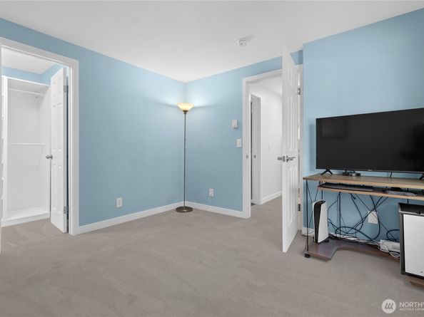 975 Aberdeen Avenue NE G203, Renton WA 98056