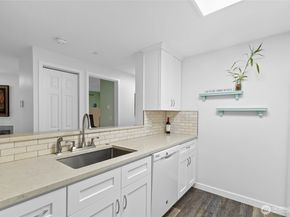 975 Aberdeen Avenue NE G203, Renton WA 98056