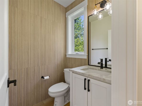 15001 NE 8th Street, Bellevue WA 98007