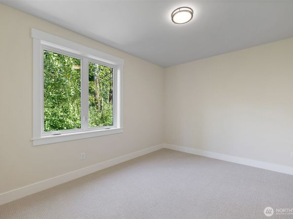 15001 NE 8th Street, Bellevue WA 98007