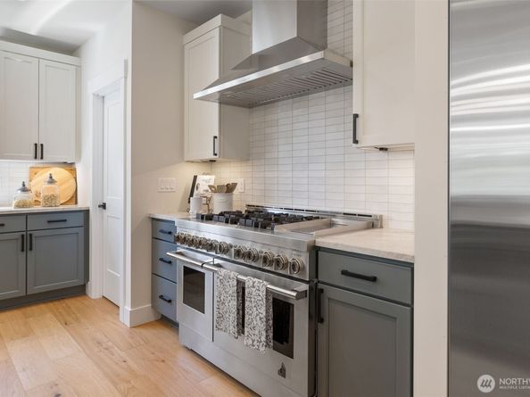 15001 NE 8th Street, Bellevue WA 98007