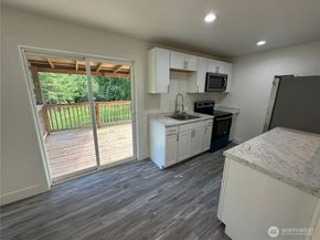 7041 E Washington Street, Port Orchard WA 98366