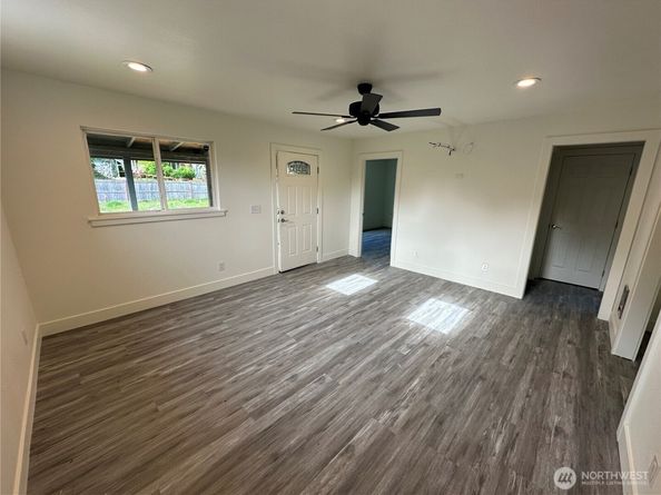 7041 E Washington Street, Port Orchard WA 98366