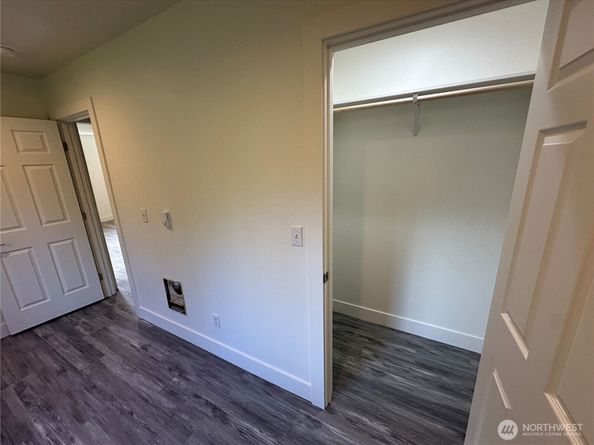 7041 E Washington Street, Port Orchard WA 98366