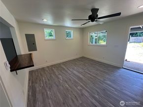 7041 E Washington Street, Port Orchard WA 98366