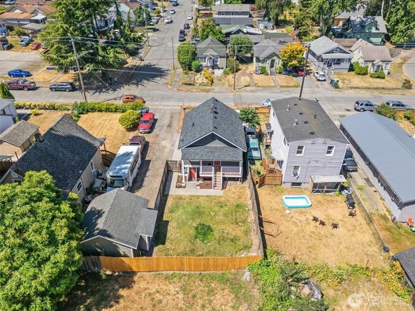 902 Hewitt Avenue, Bremerton WA 98337