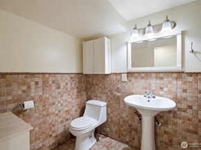 902 Hewitt Avenue, Bremerton WA 98337