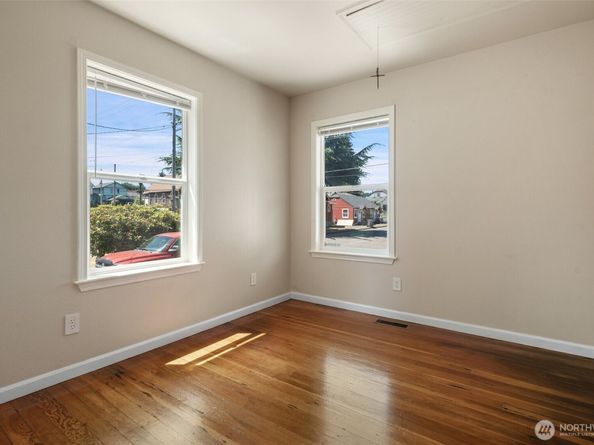 902 Hewitt Avenue, Bremerton WA 98337