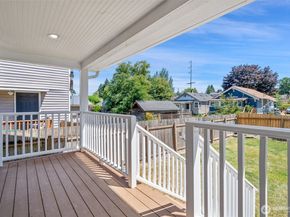 902 Hewitt Avenue, Bremerton WA 98337