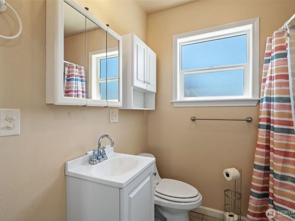 902 Hewitt Avenue, Bremerton WA 98337