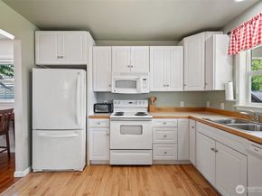 902 Hewitt Avenue, Bremerton WA 98337