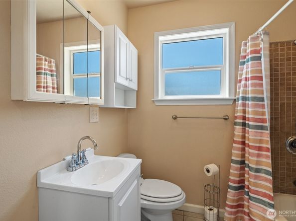 902 Hewitt Avenue, Bremerton WA 98337