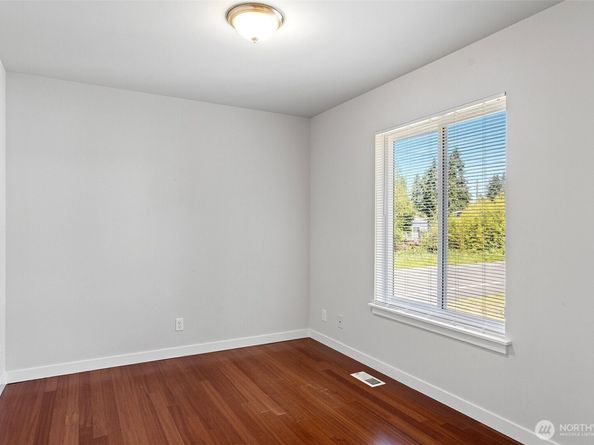 1120 156th Ave SE, Bellevue WA 98007