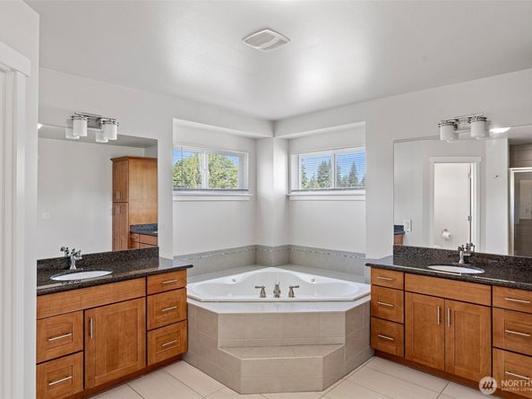 1120 156th Ave SE, Bellevue WA 98007