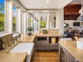 1237 Hawley Way NE, Bainbridge Island WA 98110