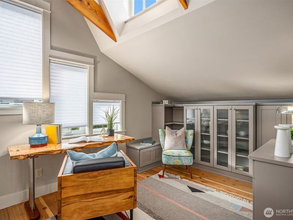 1237 Hawley Way NE, Bainbridge Island WA 98110