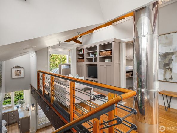 1237 Hawley Way NE, Bainbridge Island WA 98110